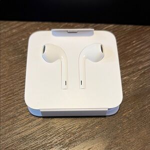 Apple EarPods Lightning Cable Earbuds (Brand New)